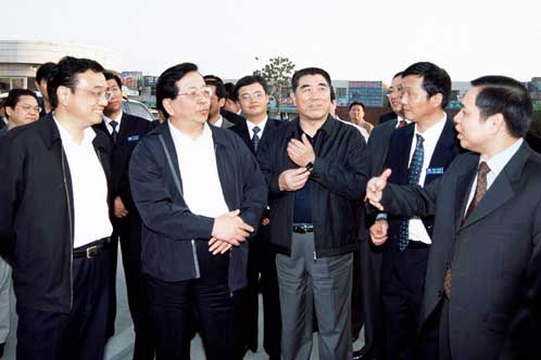 中央政治局常委、国家副主席曾庆红视察宇通
